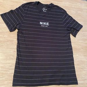 Nike SB S/S T- Shirt Black pinstripe - Sz. Medium